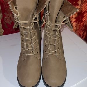 Combat boots